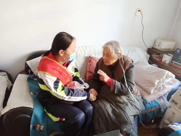 西宁市:关爱空巢老人,弘扬雷锋精神